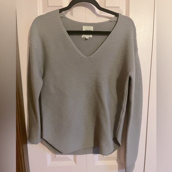 WILFRED Free V-Neck Long Sleeve Knit Sweater. Size Extra Small XS. Grey-Mauve. - Picture 2 of 5